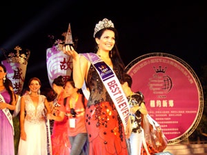 Venezuela doat giai Trang phuc da hoi hinh anh