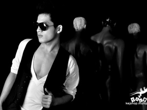 Quoc Thien Idol khoe ve manly hinh anh