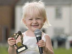 2 tuoi tro thanh 'than tuong am nhac' hinh anh