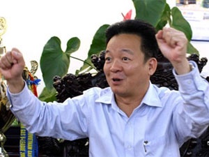 Bau Hien ke ve 'cuoc dam dao' voi Nistelrooy va Deco hinh anh