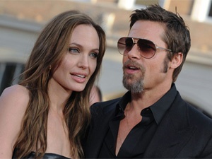 Jolie phat met vi Pitt suot ngay dan ca hinh anh