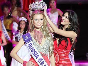 Nga dang quang Nu hoang Du lich Quoc te 2009 hinh anh