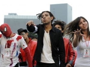 Fan Mexico lap ky luc mung sinh nhat Michael Jackson hinh anh