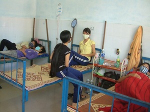 2 nhan vien trung tam y te dinh cum A/H1N1 hinh anh