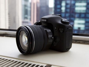 Canon EOS 7D quay video full-HD co gia 1.700 USD hinh anh