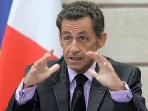 Bat 11 ke de doa Tong thong Phap hinh anh