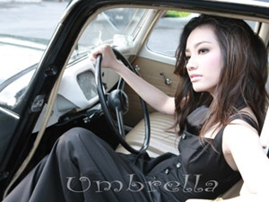 Truc Diem lam duyen ben khung cua hinh anh