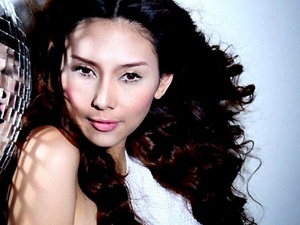 Hoang Yen dep mo mang hinh anh