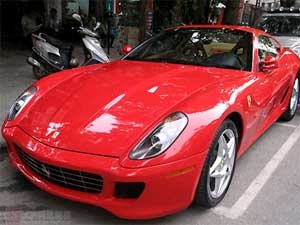 Sieu xe Ferrari 599 GTB dao quanh Ho Guom hinh anh