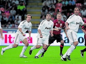 Huyen thoai AC Milan va Real Madrid 'ghi diem' hinh anh