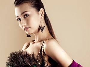 La Thanh Huyen the chan Thien Ly hinh anh