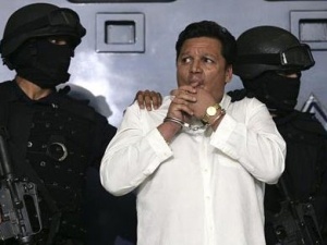 Khong tac cuong tin doa cho no may bay hinh anh