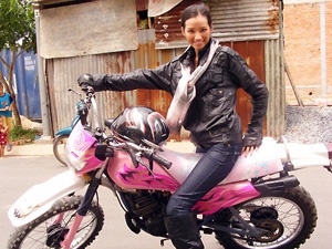 Thi thiet ke poster phim 'Nhat ky Bach Tuyet' hinh anh