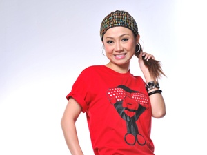 Ca si Quynh Thy tre trung mot ao ve hinh anh