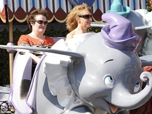 Susan Boyle tung tang o Disneyland hinh anh