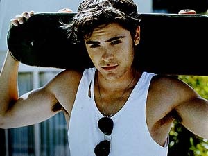 Zac Efron manly trong bo lich moi hinh anh