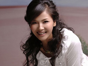 Nguoi dep 'Thien long bat bo' lai nam o hinh anh