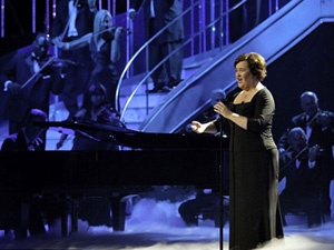 Fan khoc khi nghe Susan Boyle hat ‘Ngua hoang’ hinh anh