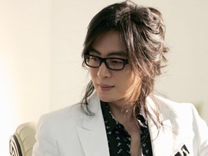Bae Yong Joon ngat xiu hinh anh