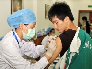 Bac Kinh bat dau tiem vac-xin phong cum A/H1N1 hinh anh