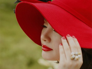 'Nhieu thi sinh Hoa hau quy ba hanh xu thieu van hoa' hinh anh