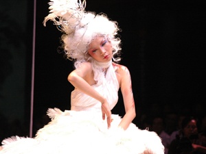 Dep Fashion Show 8: Nhung 'moi tinh' dong gioi hinh anh