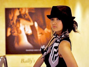 Thuy Top khoe dang o song bac Las Vegas hinh anh