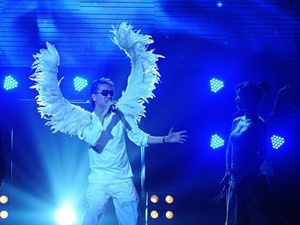 Dam Vinh Hung ban do trong ngay sinh nhat hinh anh