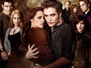 'New Moon' trinh lang poster dep long lanh hinh anh