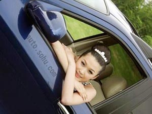 Bong hong tuoi tan ben xe hop hinh anh