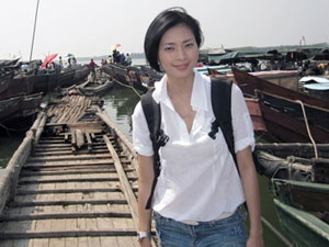 Ngo Thanh Van gap rac roi o Trung Quoc hinh anh