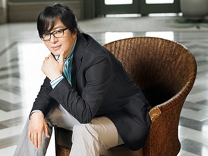 Bae Yong Joon lai di cap cuu hinh anh