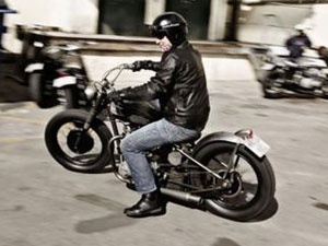 Triumph Bonneville TR6 'do' an tuong hinh anh
