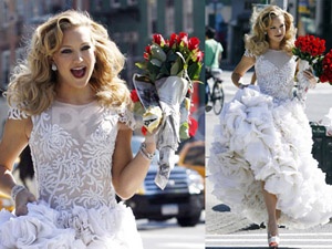 Kate Hudson hon ho mac vay cuoi hinh anh