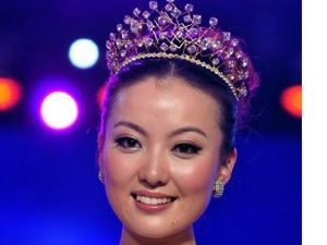 Du Thanh dang quang hoa hau Trung Quoc hinh anh