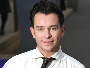 Ca si Stephen Gately cua Boyzone qua doi hinh anh