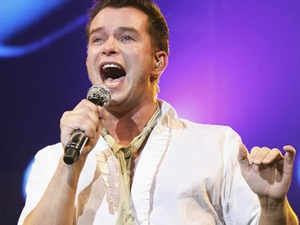 Boyzone sung so truoc tin Stephen Gately dot tu hinh anh