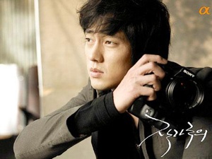 'Dau gau' So Ji Sub lam ong chu hinh anh