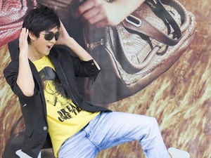 Phi Truong 'bui bam' xuong pho hinh anh