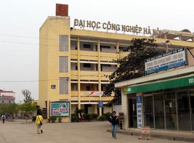 Sinh vien cong lap dong hoc phi cao ngat nguong hinh anh