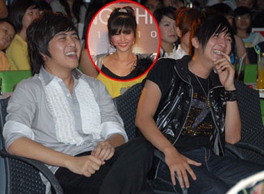 Wanbi cuoi hi ha trong sinh nhat Dong Nhi hinh anh