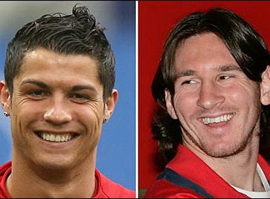 Messi va Ronaldo dan dau de cu Qua bong vang hinh anh