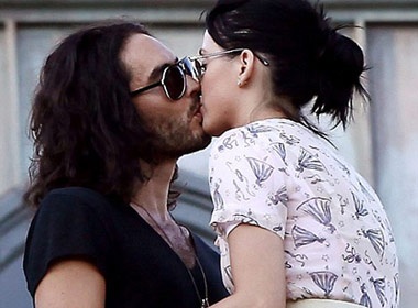 Katy Perry cong khai hon bo moi hinh anh