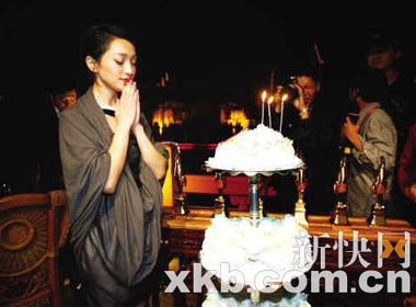 Chau Tan rang ro don sinh nhat tuoi 35 hinh anh