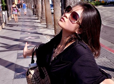 Thuy Top khoe dang tren Dai lo Danh vong hinh anh