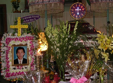 Ban be tien Tri Hai ve noi an nghi hinh anh