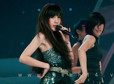 Ngam Thuy Tien toc moi goi cam hinh anh