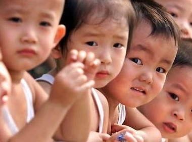 Trung Quoc bat 42 ke buon ban tre so sinh hinh anh