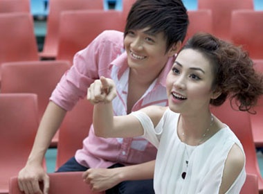 Ngo Kien Huy than mat ben Ngan Khanh hinh anh