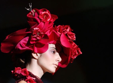 Hoa cu dong tren san dien Japan Fashion Week hinh anh